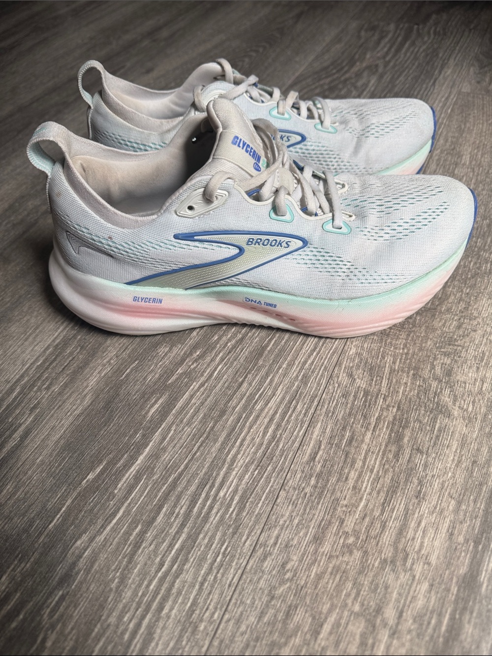 Brooks Glycerin 22 Women’s Running Shoes — Light Gray with Pastel Accents
